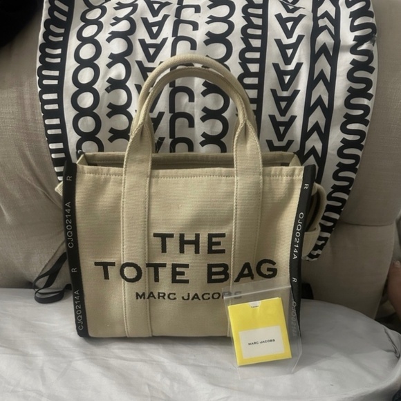 Marc Jacobs Handbags - Marc Jacobs Medium Tote Bag